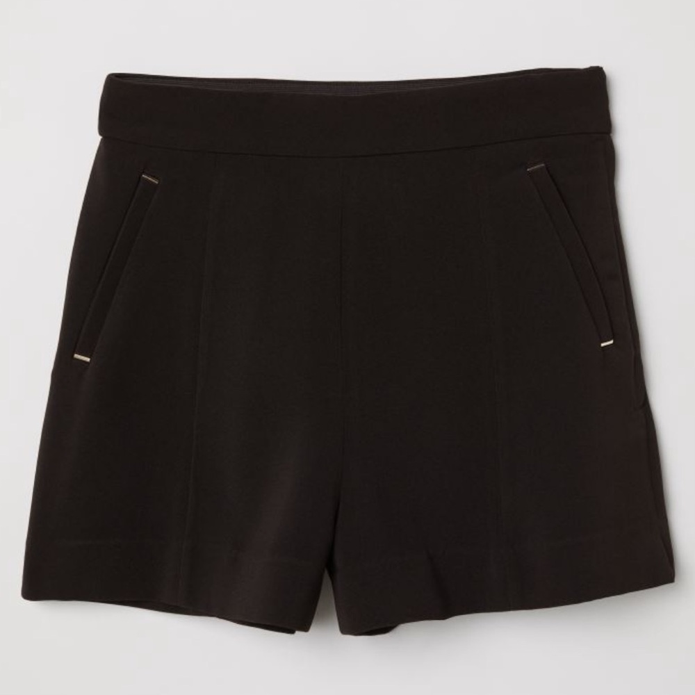 NWT High-Waisted Tailored Trouser Shorts - H&M Women’s Size 2 - Office Siren